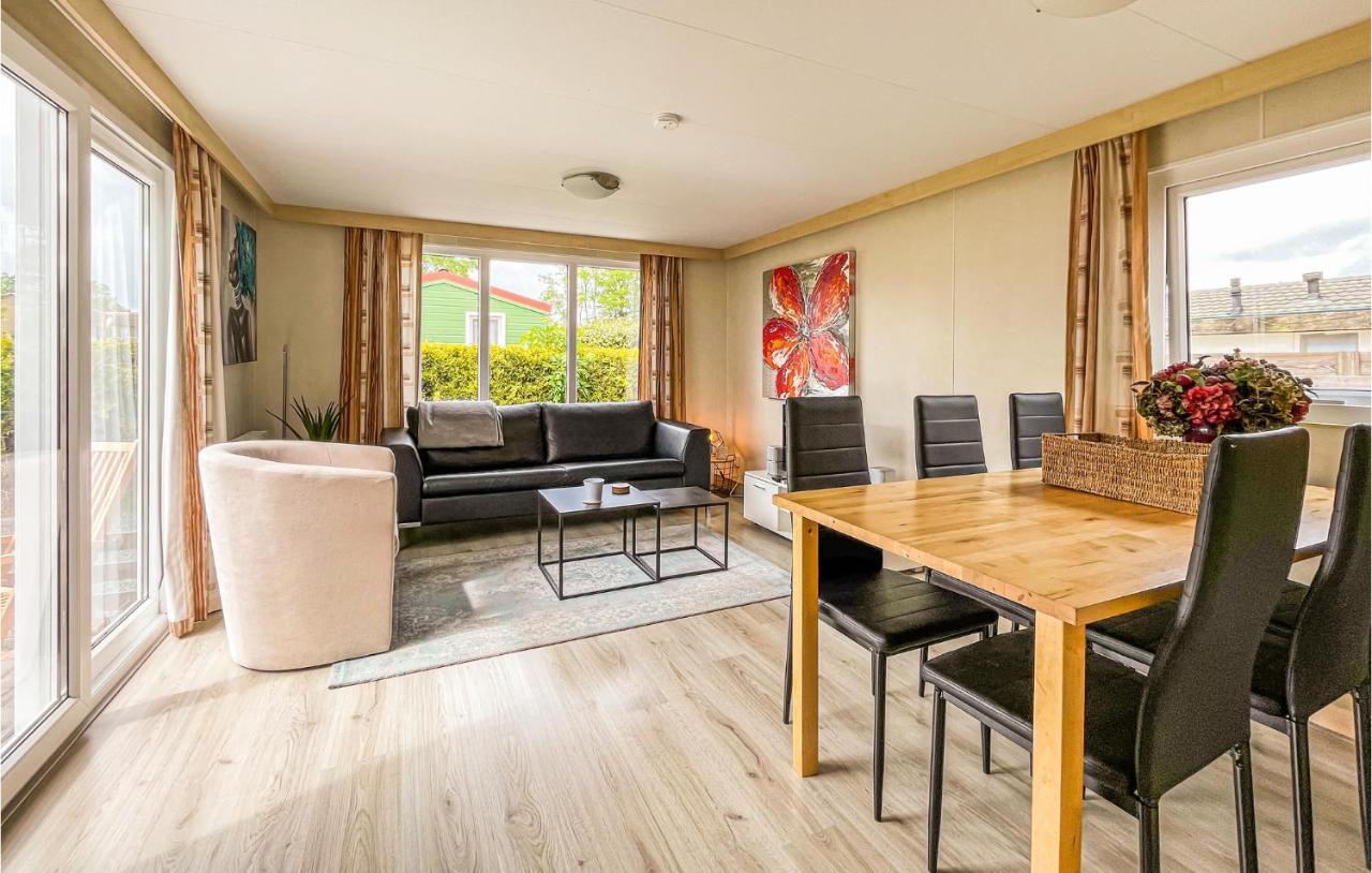 3 Bedroom Stunning Stacaravan In Tzummarum Extérieur photo