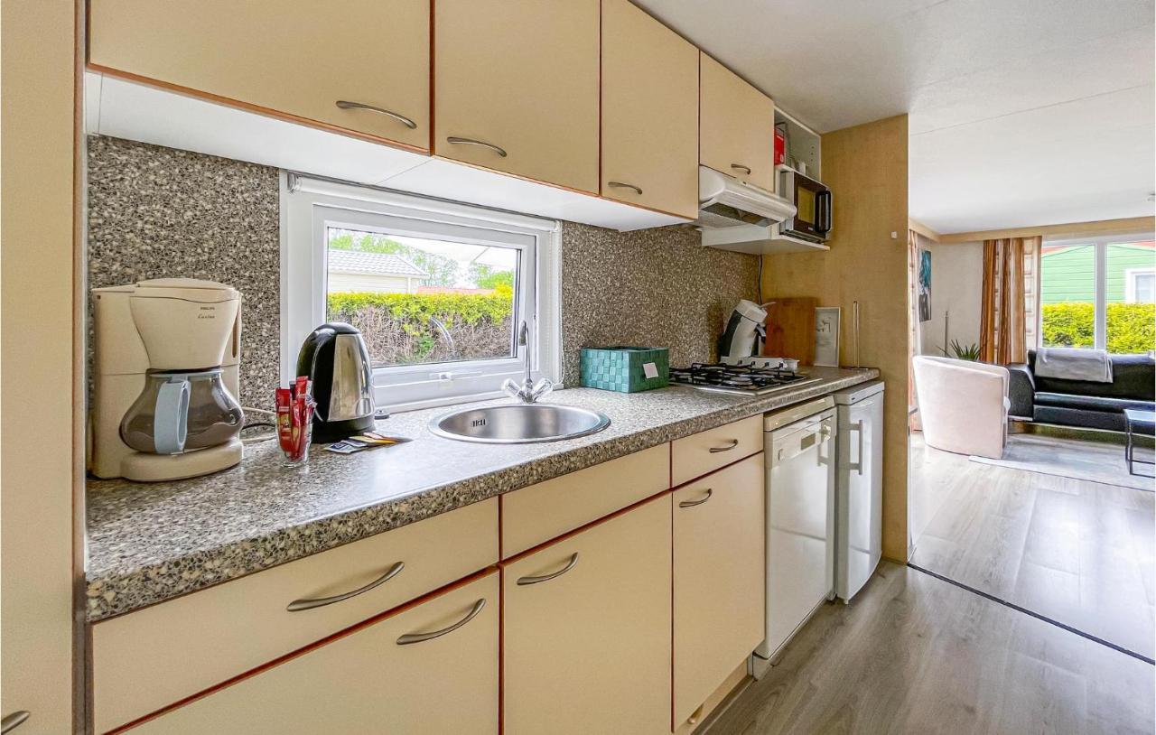 3 Bedroom Stunning Stacaravan In Tzummarum Extérieur photo