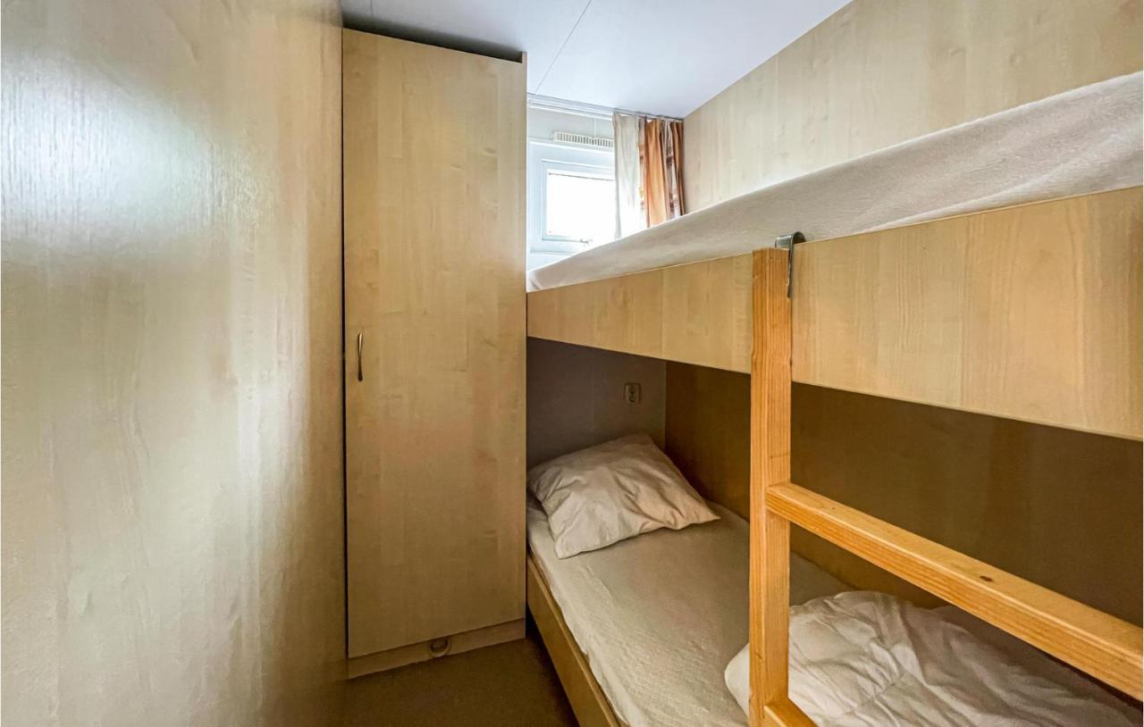 3 Bedroom Stunning Stacaravan In Tzummarum Extérieur photo