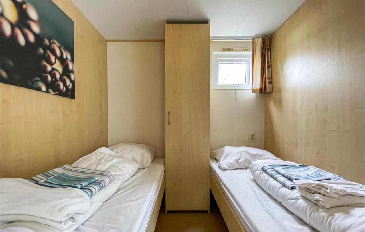 3 Bedroom Stunning Stacaravan In Tzummarum Extérieur photo