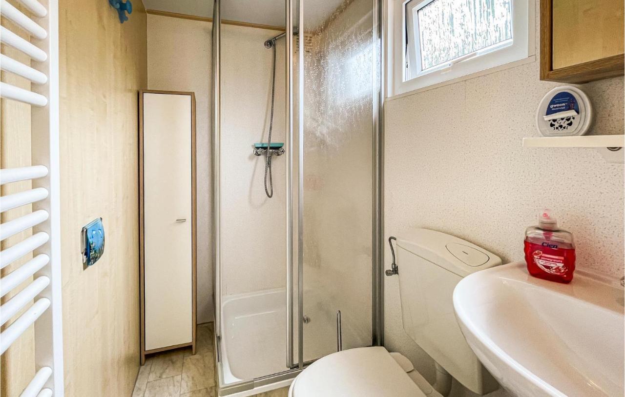 3 Bedroom Stunning Stacaravan In Tzummarum Extérieur photo